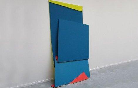 "2/7:Collapse", 2012, peinture acrylique, plaque de plâtre, 235 x 156 x 52 cm