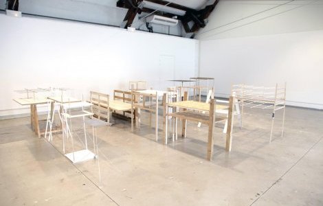 « Stockage des idées », 2011-2014, installation avec bois et métaux, dimensions variables